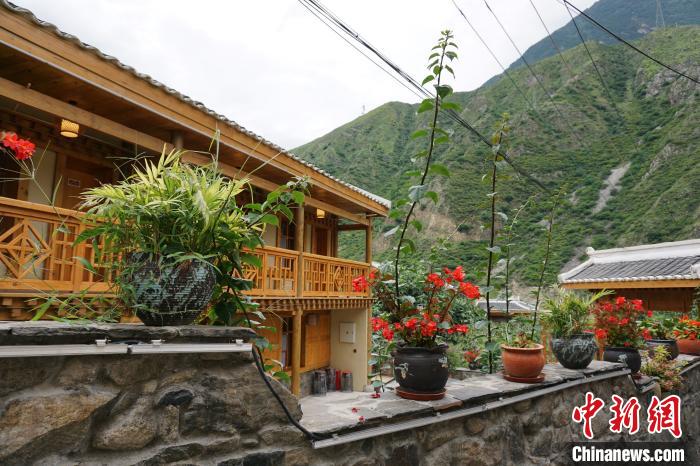 若吉村民宿?！∽g 攝