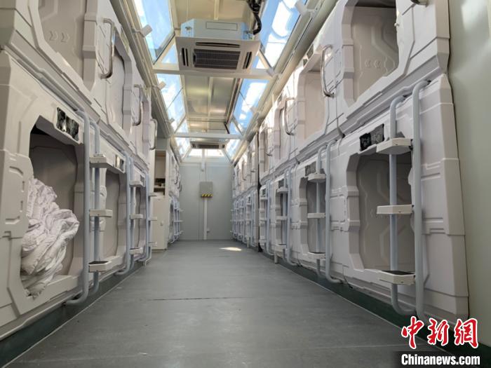 圖為火星營(yíng)地“太空艙”。　孫睿 攝