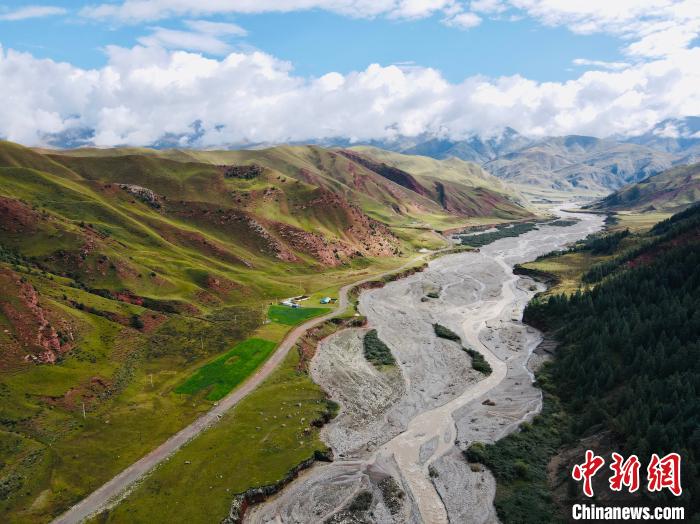 資料圖為祁連山國家公園青海片區(qū)。　李江寧 攝