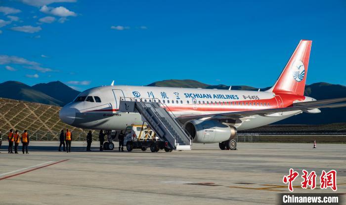 甘孜格薩爾機場?！⒈?攝