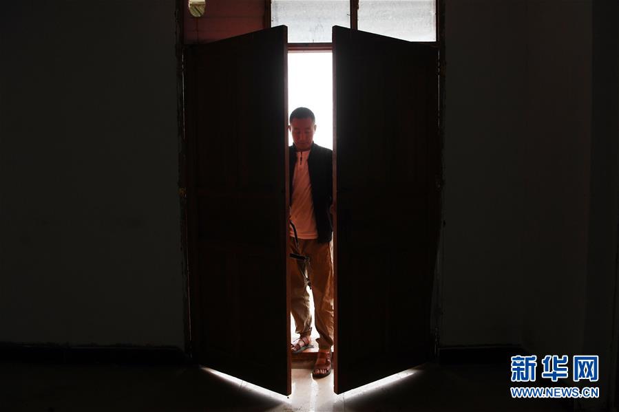 （新華全媒+）（10）千里“挪窩”，踏實開啟新生活