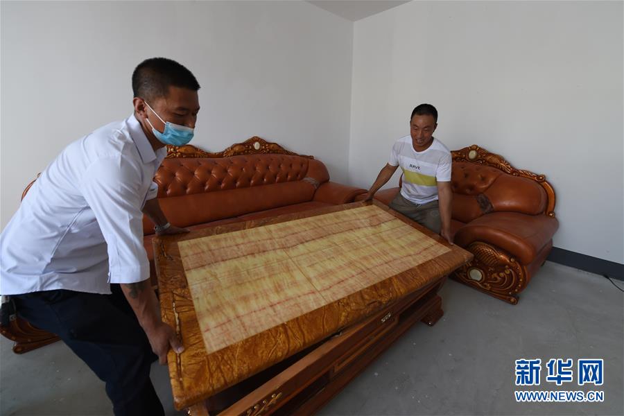 （新華全媒+）（27）千里“挪窩”，踏實開啟新生活