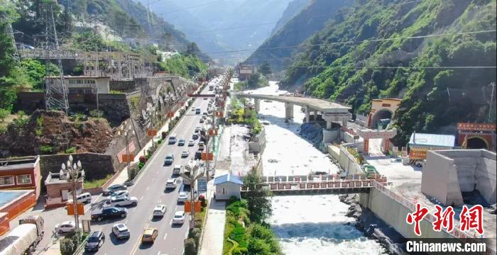 郭達(dá)山隧道進(jìn)口實(shí)況?！】蛋蛡髅焦﹫D