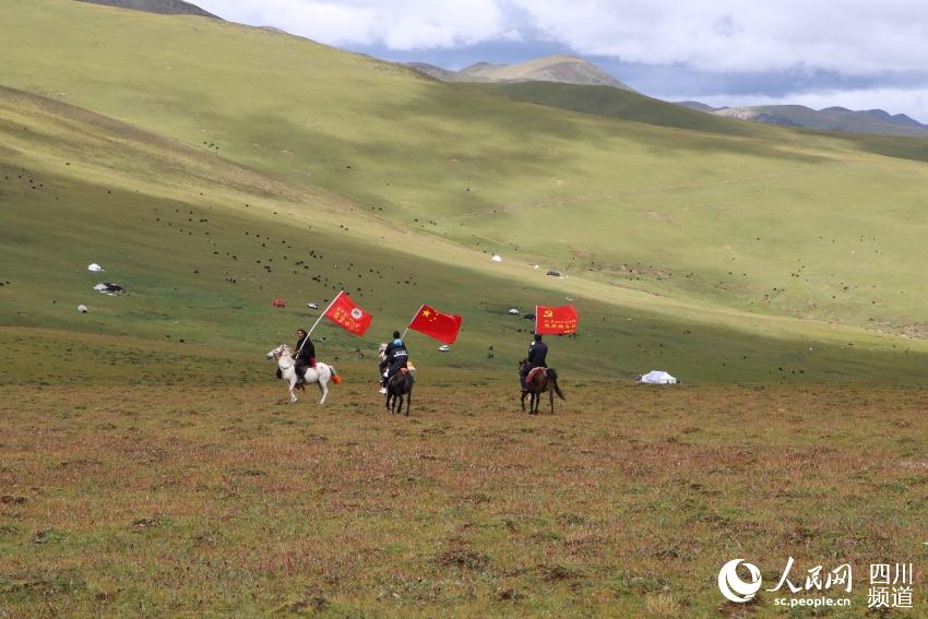 馬背宣講隊。巴登攝