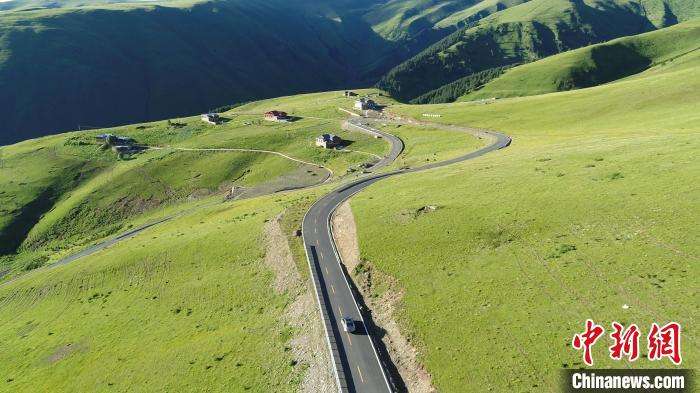 四川道孚：打通交通脈絡(luò)，連通百姓幸福