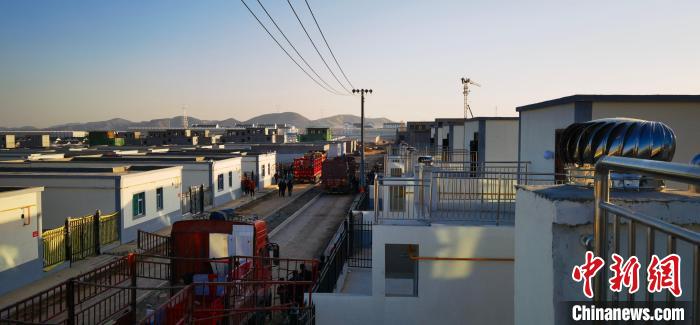 圖為蘭州新區(qū)移民安置區(qū)?！∥航ㄜ?攝