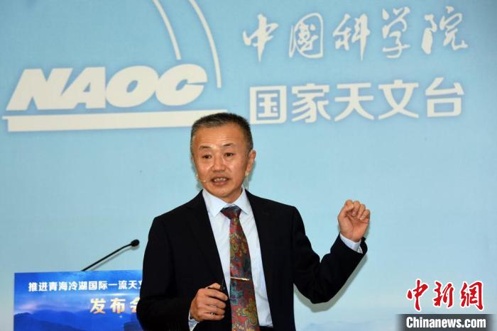 中科院國(guó)家天文臺(tái)冷湖基地首席研究員鄧?yán)畈沤榻B冷湖選址相關(guān)情況。　<a target='_blank' href='/'><p  align=