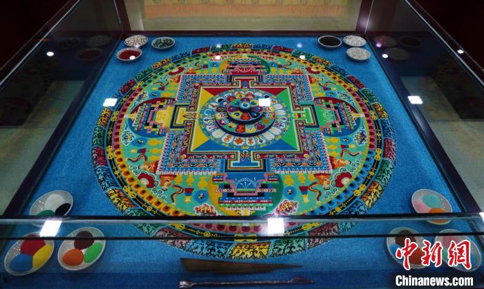 圖為藏醫(yī)藥佛壇城?！●R銘言 攝