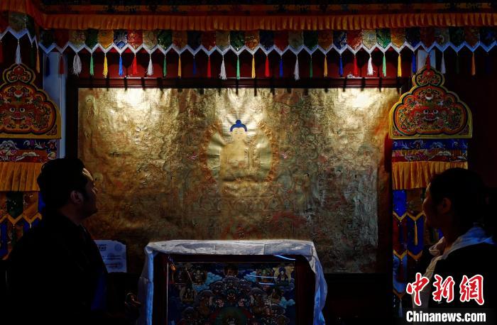 圖為使用金汁創(chuàng)作的金唐。　張?zhí)砀?攝