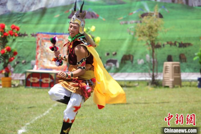 圖為演出人員表演現(xiàn)場?！“喱斂h文體旅游廣電局 供圖