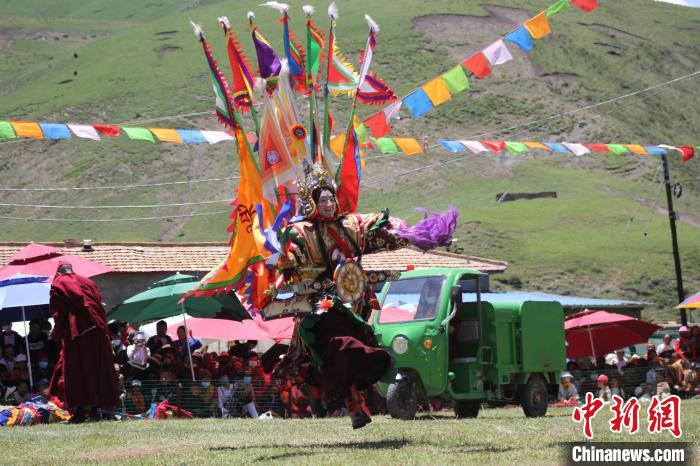 圖為表演現(xiàn)場?！“喱斂h文體旅游廣電局 供圖