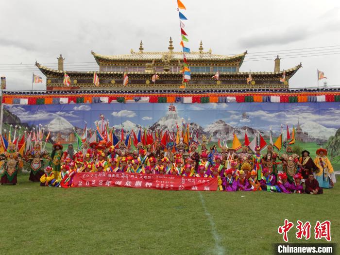 圖為全體演員合影?！“喱斂h文體旅游廣電局 供圖