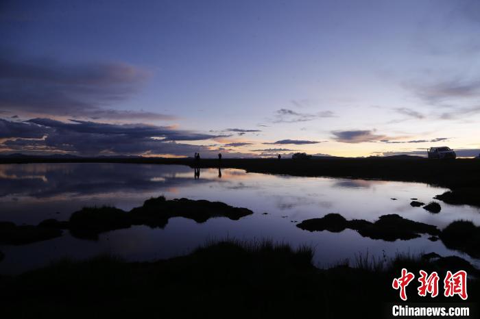 圖為夕陽(yáng)下的查旦濕地?！●R銘言 攝