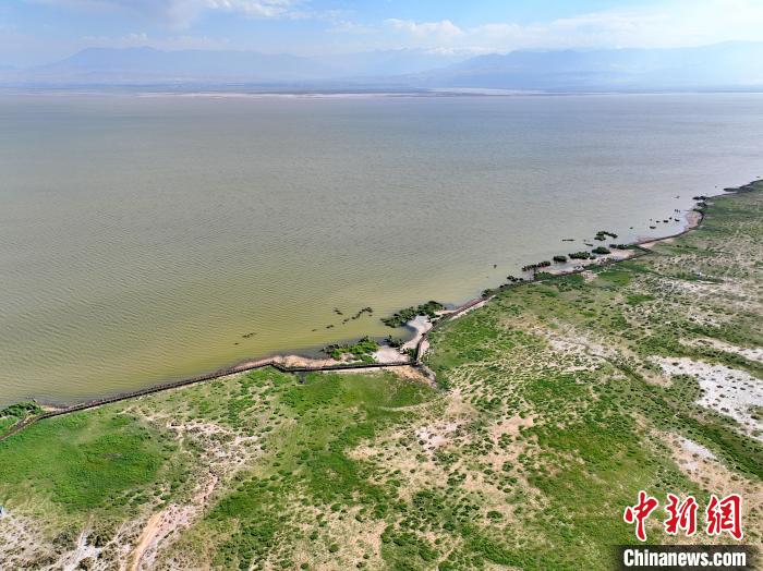 圖為航拍都蘭湖國家濕地公園。　祁增蓓 攝