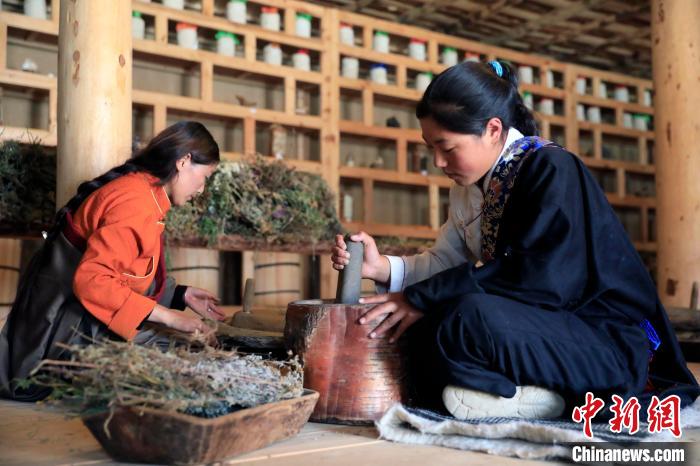 藥材搗碎?！⊥趵?攝