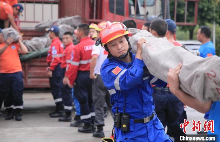 從汶川到瀘定，14年來他們依舊“在現(xiàn)場”