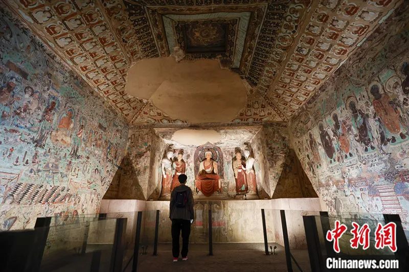 “敦行故遠：故宮敦煌特展”上展出的敦煌莫高窟第220窟復制洞窟。杜洋 攝