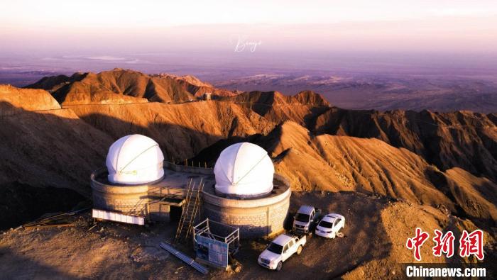 圖為青海冷湖賽什騰山天文臺址日落。　洪文瀚 攝