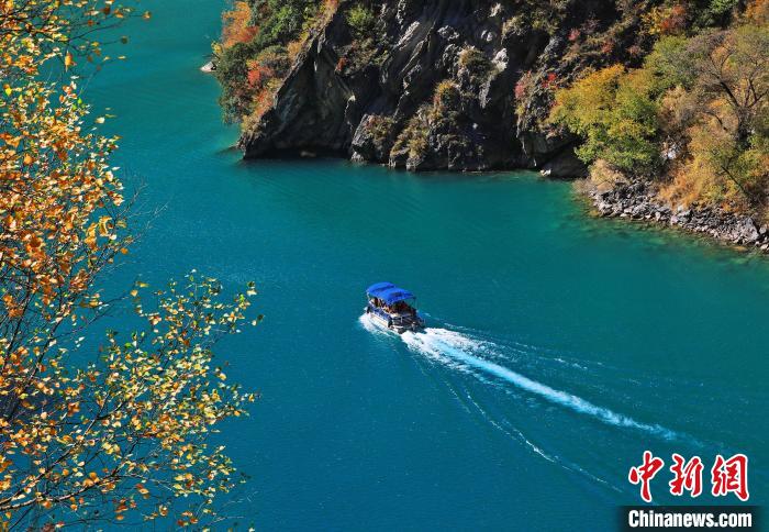 松坪溝風(fēng)光?！『吻搴?攝