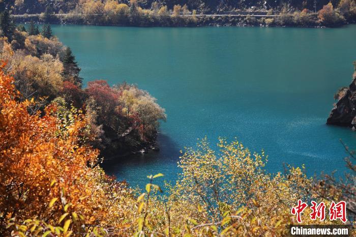 松坪溝風(fēng)光?！⑼?攝