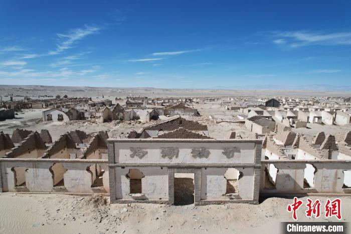 航拍青海省海西蒙古族藏族自治州茫崖市冷湖石油工業(yè)遺址保護(hù)區(qū)?！●R銘言 攝