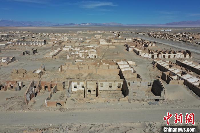 航拍青海省海西蒙古族藏族自治州茫崖市冷湖石油工業(yè)遺址保護(hù)區(qū)?！●R銘言 攝