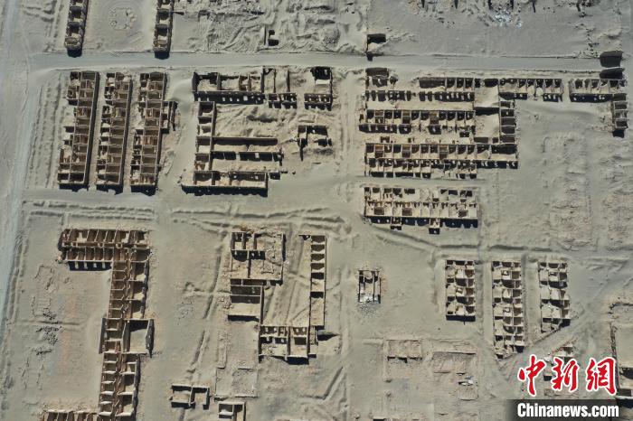 航拍青海省海西蒙古族藏族自治州茫崖市冷湖石油工業(yè)遺址保護(hù)區(qū)?！●R銘言 攝