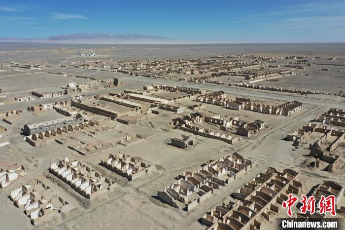 航拍青海省海西蒙古族藏族自治州茫崖市冷湖石油工業(yè)遺址保護(hù)區(qū)。　馬銘言 攝