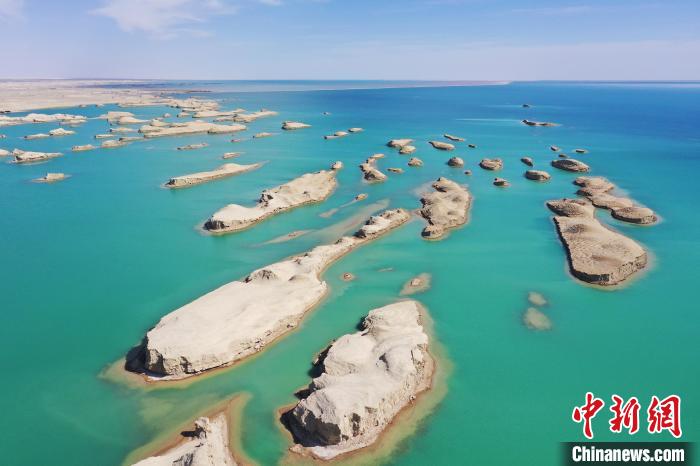 航拍青海大柴旦烏素特水上雅丹奇特景觀?！●R銘言 攝