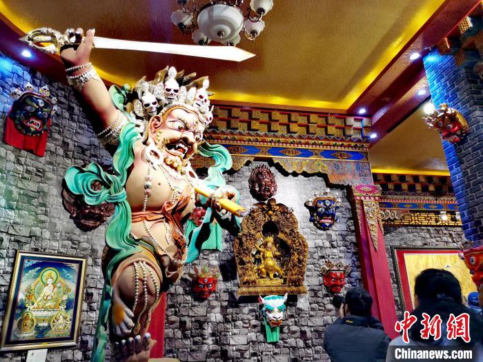 青?！敖鹕鹊亍睙嶝暎禾瓶?、泥塑璀璨奪目