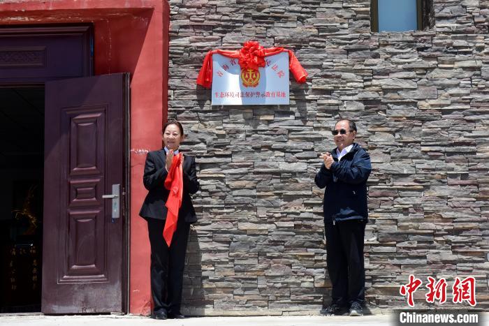 圖為揭牌儀式現(xiàn)場。　張虎魁 攝