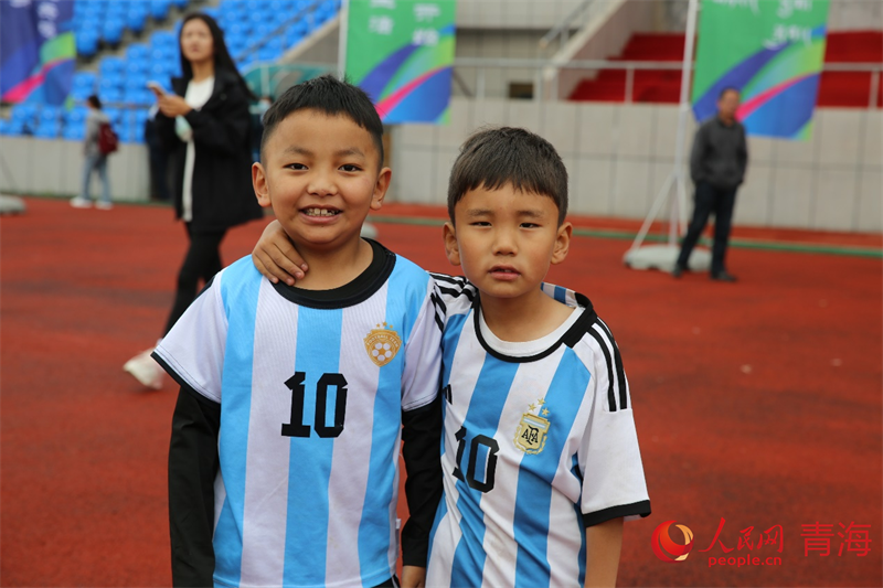 小小足球員。人民網(wǎng) 馬可欣攝