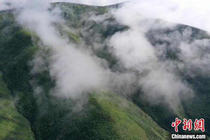 航拍賽來塘鎮(zhèn)山間云霧繚繞?！●R銘言 攝