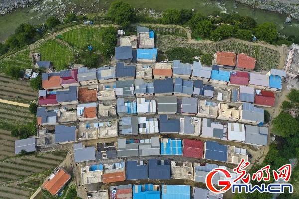 我們的家園｜小蘋(píng)果帶動(dòng)大產(chǎn)業(yè)，帶你看看這座阿壩州小村的鄉(xiāng)村振興新模式