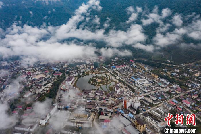 圖為墨脫縣城。　何蓬磊 攝