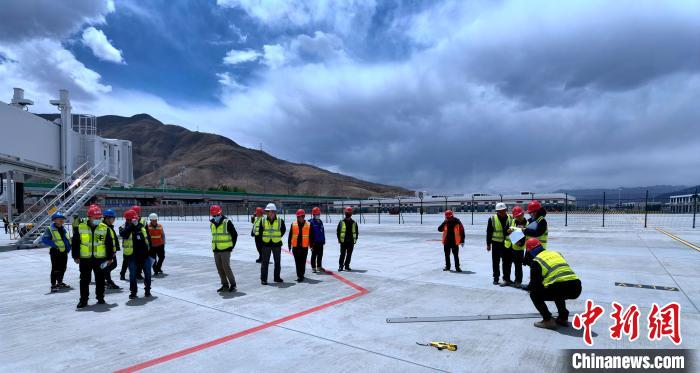 圖為驗(yàn)收組驗(yàn)收項(xiàng)目?！〉┰鐾?攝