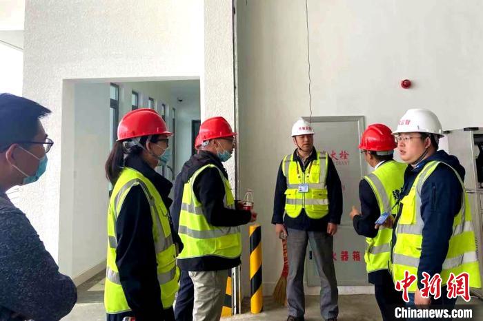 圖為驗(yàn)收組驗(yàn)收項(xiàng)目?！〉┰鐾?攝