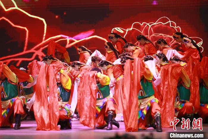 圖為農(nóng)行西藏分行演出現(xiàn)場?！∞r(nóng)行西藏分行 供圖