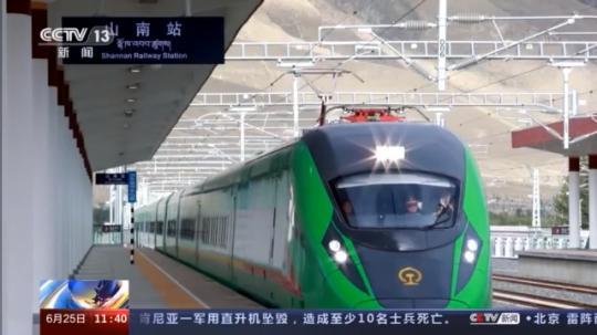 從平原到高原 復(fù)興號(hào)首次入藏運(yùn)營 獨(dú)家揭秘復(fù)興號(hào)如何上高原→