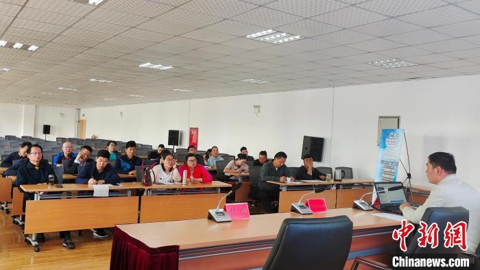 圖為培訓(xùn)會(huì)現(xiàn)場(chǎng)?！∝暽＠?攝