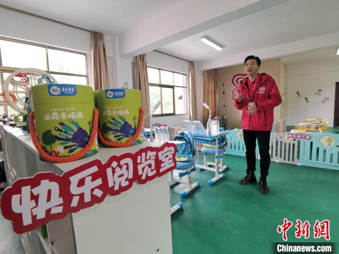 拉薩市堆龍德慶區(qū)幫普村的“心路文化空間”設(shè)有舒適的閱覽室?！≮w延 攝