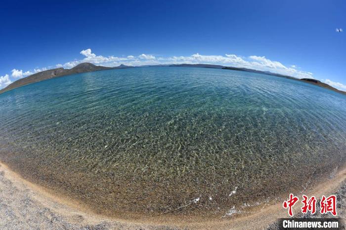 錯(cuò)鄂湖水清澈透明?！?lt;a target='_blank' ></p><p  align=