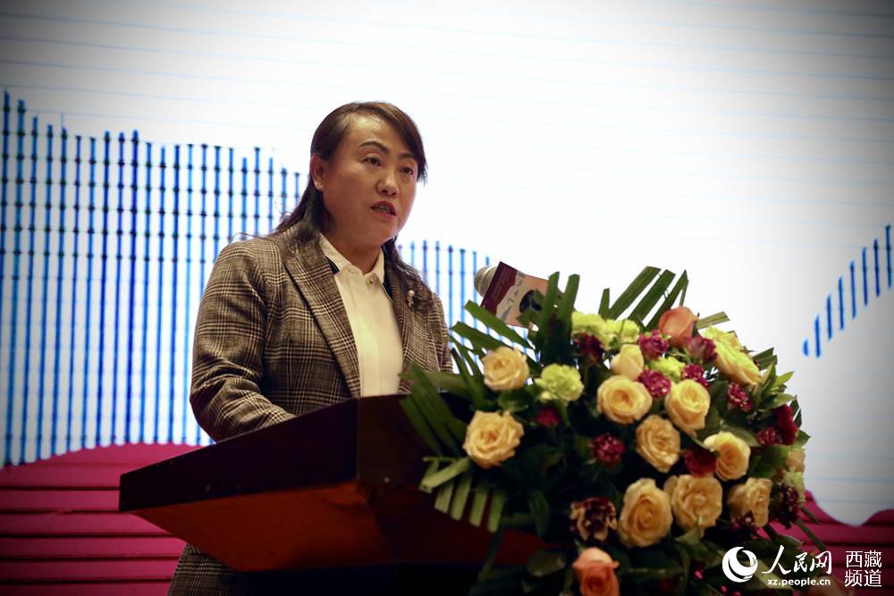 拉薩市旅游發(fā)展局相關(guān)負(fù)責(zé)人發(fā)言。人民網(wǎng) 次仁羅布攝