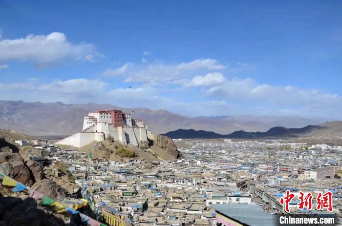 日喀則是“千山之宗，萬水之源”，有著大城市所向往的天然資源。　華東師大供圖