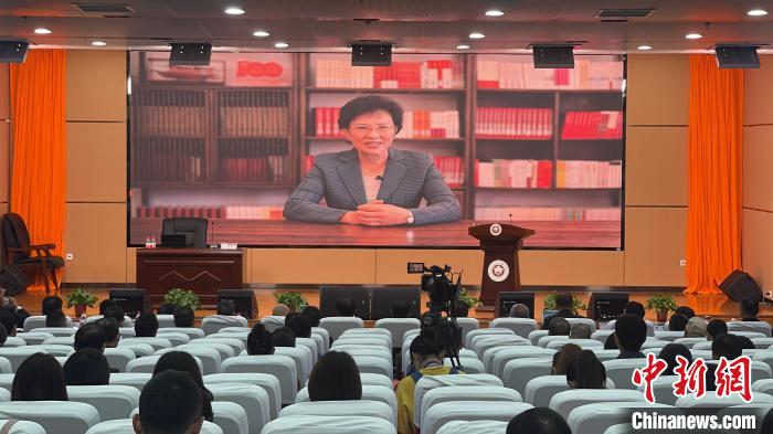 中國數(shù)百名專家學(xué)者齊聚共商西藏“穩(wěn)定、發(fā)展、生態(tài)、強邊”四件大事