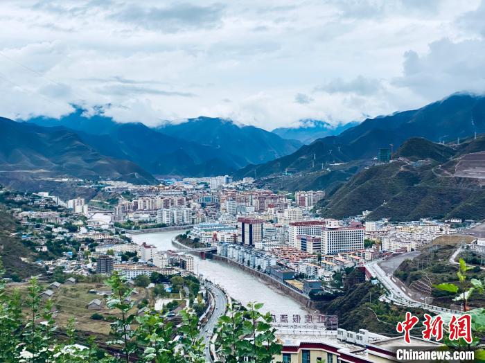 圖為“藏東明珠”昌都?！±罱瓕?攝