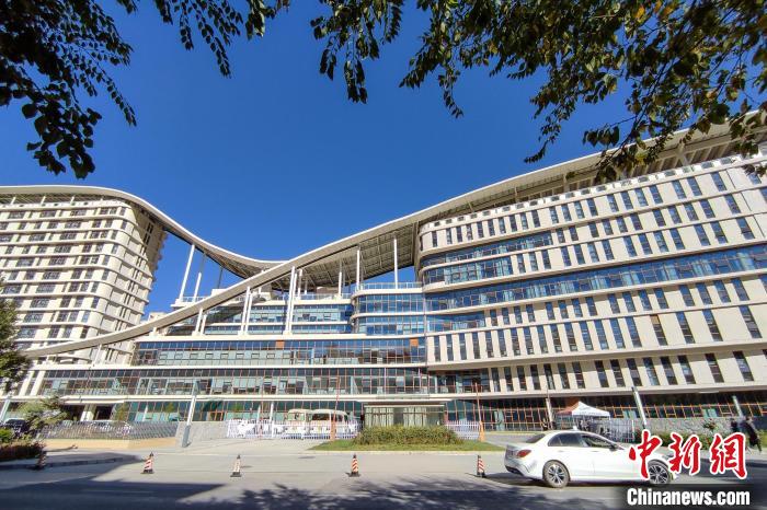 圖為西藏自治區(qū)婦產(chǎn)兒童醫(yī)院，該院填補(bǔ)了西藏沒有省級兒童醫(yī)院(婦幼保健院)的空白?！〗w波 攝