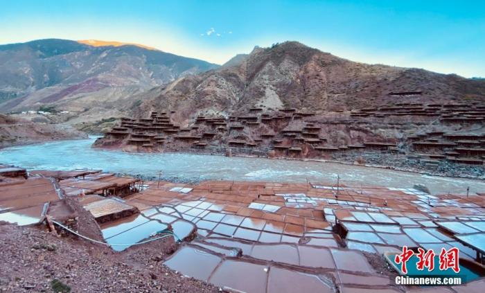 資料圖為芒康千年古鹽田。 <a target='_blank' ><p  align=