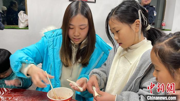 西藏戍邊民警：一想到孩子，心就瞬間柔軟了