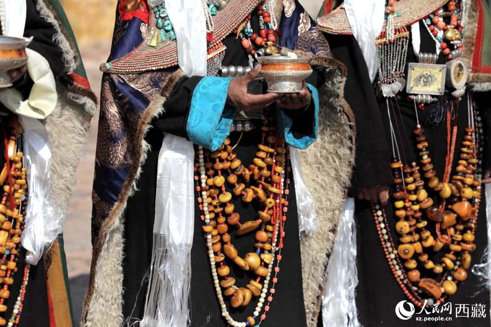 獨(dú)具特色的“飛天服飾”。人民網(wǎng) 李海霞攝